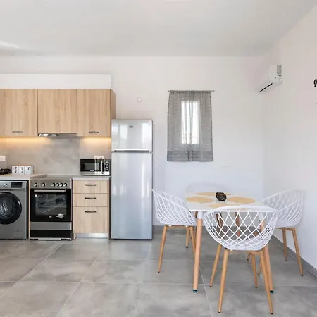 Parikia's Sunlight 2bedroom House Krotiri
