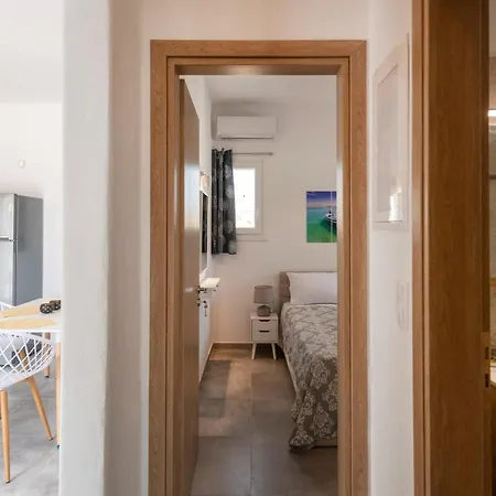 Parikia's Sunlight 2bedroom House Hébergement de vacances *